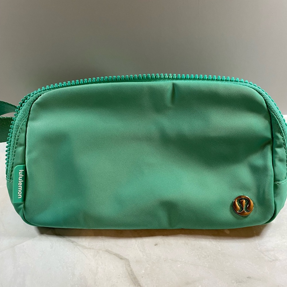 Lululemon Athletica Mint Bag